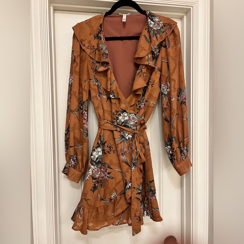 V-neck wrap dress with ruffled collar and hem